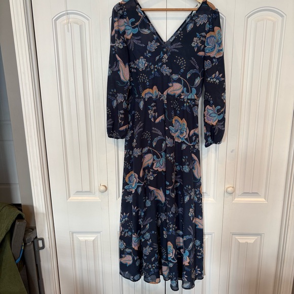 H&M Dresses & Skirts - H&M Blue Floral Midi Dress Size 6